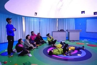 造訪春城-視美樂工程投影案例賞析之昆明學?？平甜^